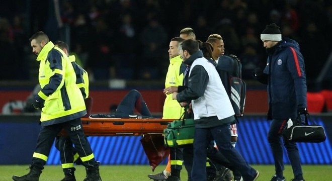 Neymar se lesionou no jogo contra o Olympique de Marselha, pelo Francês