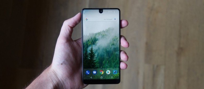 Essential Phone foi o primeiro telefone a possui tela com "entalhe"