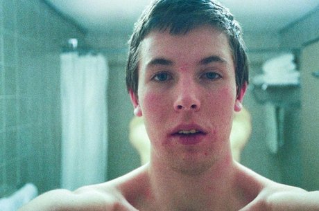 Além de fotografar a cultura jovem da época, Ryan McGinley tirou autorretratos antecipando a onda da selfie no Museu Whitney, em 2003