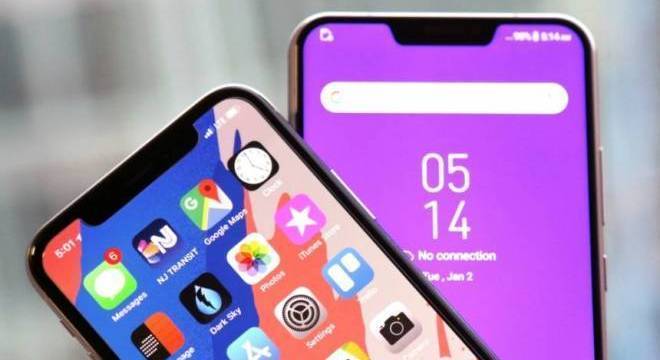 À esquerda um iPhone X, ao lado do anunciado Zenfone 5