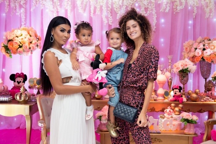 Neta de Preta Gil curte aniversário da filha de Mc ...