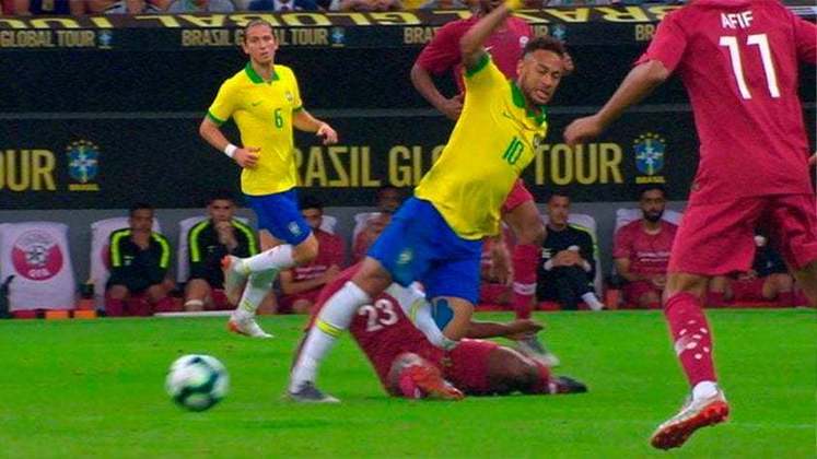 2019 - Véspera da Copa América - Ruptura no ligamento do tornozelo direito