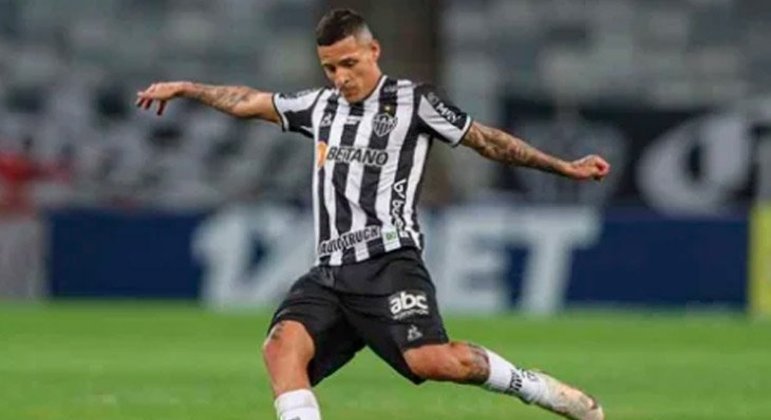 2021 foi um grande ano para Guilherme Arana. Ele foi campeão olímpico, Brasileiro e da Copa do Brasil. O lateral-esquerdo foi uma das principais armas do Atlético-MG, com muita qualidade na construção de jogadas e também consistência defensiva. 