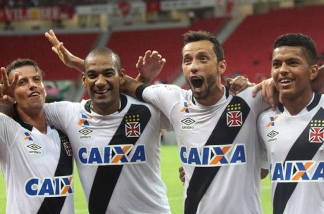 21º - Vila Nova 0x2 Vasco - Série B 2016 - Para confirmar a vitória, o meia cobrou uma falta com categoria, sem chance para o goleiro Edson.