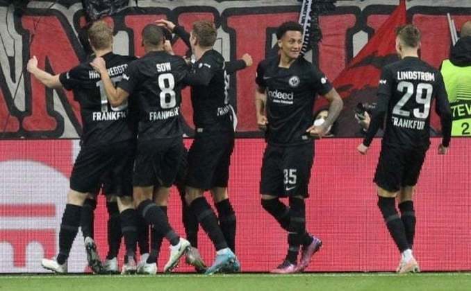 22º lugar: Eintracht Frankfurt (Alemanha) - Nível de liga nacional para ranking: 4 - Pontuação recebida: 201,5