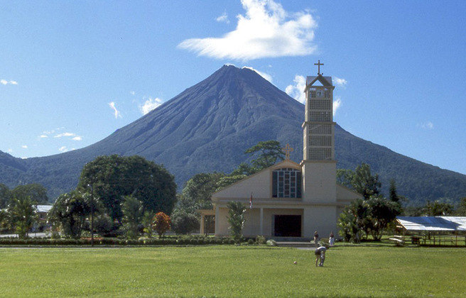 22º Lugar - La Fortuna (Costa Rica) - É um distrito de San Carlos e perfeito para quem curte serra (esta galeria está repleta de destinos 