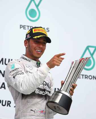 23 - No GP da Malásia de 2014, Hamilton recuperou-se do início desastroso de campeonato e botou pressão em Nico Rosberg