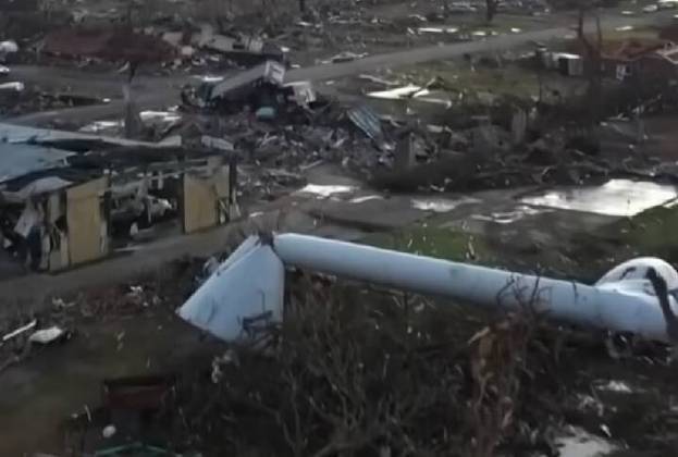 25 de março: A passagem de um forte tornado na região de Mississipi, EUA, deixou pelo menos 26 mortos.