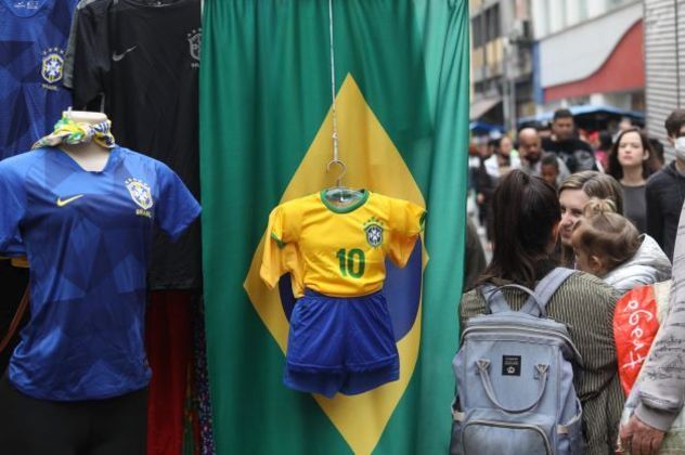 SP - 25-MARÇO-MOVIMENTAÇÃO - GERAL - Movimentação intensa de consumidores na região da 25 de Março em São Paulo (SP), neste sábado (6). 06/08/2022 - Foto: RENATO S. CERQUEIRA/FUTURA PRESS/FUTURA PRESS/ESTADÃO CONTEÚDO