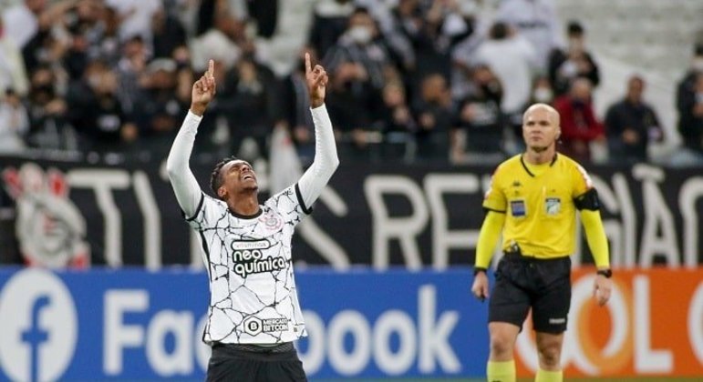 25° lugar: Jô (atacante - 34 anos - Corinthians): queda de 1,8 milhão de euros (R$ 11,6 milhões) / valor de mercado atual: 1,2 milhão de euros (R$ 7,7 milhões)