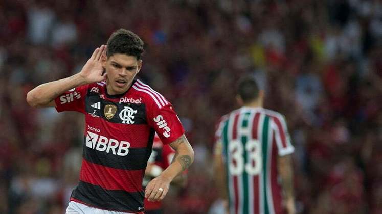 26º lugar: Ayrton Lucas (lateral-esquerdo - Flamengo - 25 anos) - Valorizou 2,5 milhões de euros (R$ 13,7 milhões) / Valor de mercado atual: 7 milhões de euros (R$ 38,3	milhões) / Aumento de 55,6 % com relação ao valor anterior