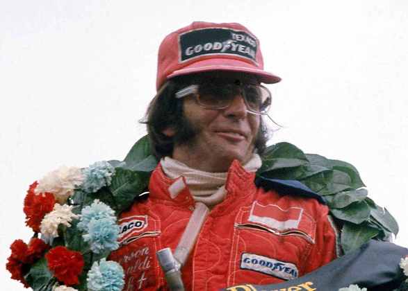 27º lugar (empate entre 2 nomes): Emerson Fittipaldi - 35 pódios.