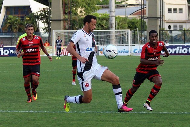 28º - Vasco 3x2 Oeste - Série B 2016 - Nene marcou de falta, com precisão, um dos gols da vitória do Gigante da Colina, em São Januário.