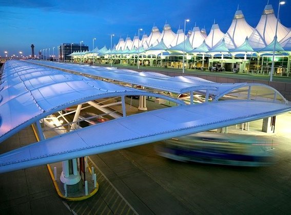 3° Aeroporto Internacional de Denver – EUA - Inaugurado em 1995. Com 130 km², tem a maior pista de aeroporto do país. Denver é a capital do estado do Colorado. Faz rotas para mais de 130 destinos ao redor do mundo