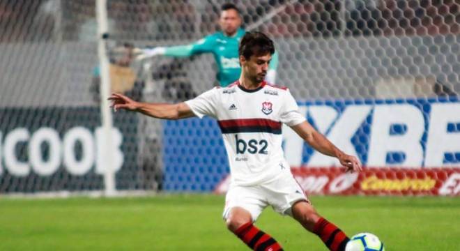 3º com mais passes do Flamengo no Brasileirão - O zagueiro, com 709 passes, ajuda na saída de bola da equipe