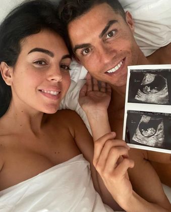 #3. Cristiano Ronaldo e sua esposa, Georgina Rodriguez, anunciaram que teriam gêmeos nessa postagem em outubro de 2021. O anúncio rendeu 32,6 milhões de curtidas!