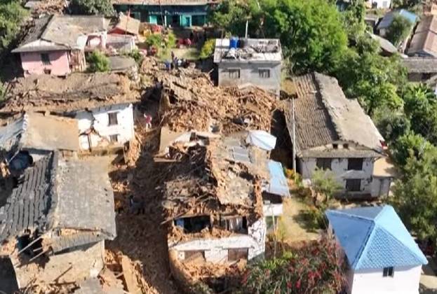 3 de novembro: No mesmo dia, um tremor de terra de magnitude 6,4 deixou mais de 150 mortos na região de Jajarkot, no Nepal.