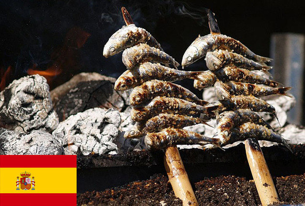 3º lugar - Espetos (Espanha) - O costume de colocar carne em espetos conquistou o gosto do consumidor. Pode ser frango, porco, boi, etc 