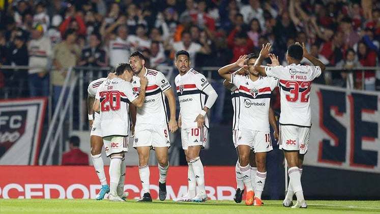 3º Lugar: São Paulo (Brasil): 36 vitórias em 75 jogos disputados. O clube já conquistou uma vez a competição (2012)