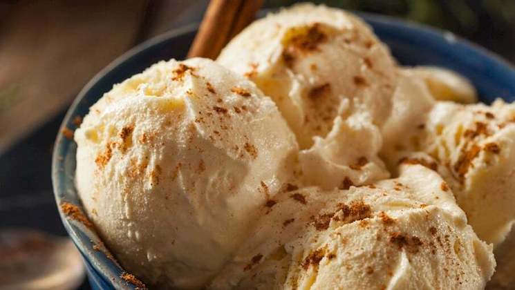 3º - Queso helado (Peru): É uma sobremesa peruana muito parecida com o sorvete e é originária de Arequipa. Geralmente é feito com uma combinação de leite integral, leite evaporado, canela, cravo, coco ralado, açúcar e gema de ovo. Ambos os tipos de leite são cozidos com canela, cravo, coco e açúcar.