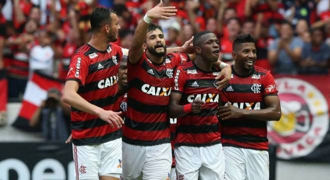 3ª RODADA - Flamengo (7 pontos) - O Rubro-Negro assumiu a liderança ao fazer 3 a 0 no Ceará, fora de casa, e ver o Corinthians ser derrotado pelo Atlético-MG por 1 a 0, no Ind