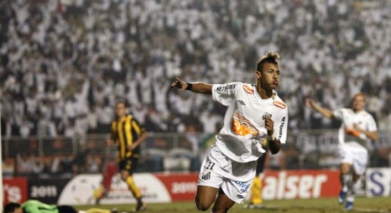3° - SANTOS (5 finais): 1962 (campeão), 1963 (campeão), 2003, 2011 (campeão) e 2020.