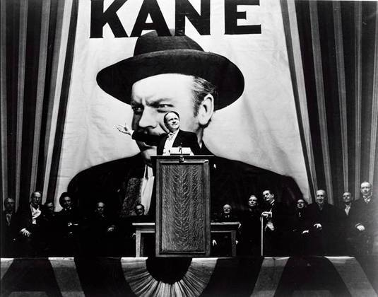 #4. “Cidadão Kane” (1940): Esse é um filme considerado revolucionário para a história do cinema por conta das técnicas utilizadas pelo diretor Orson Welles, que eram tidas como muito à frente do seu tempo e que viriam servir de base para quase tudo que veio depois.