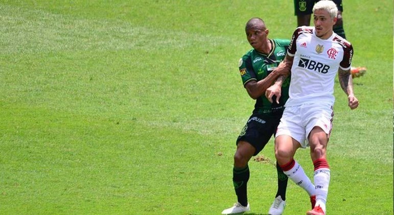 4° colocado - FLAMENGO (35 pontos) - 19 jogos - Título: 9,3% - G6: 86,5% - Rebaixamento: 0,032%