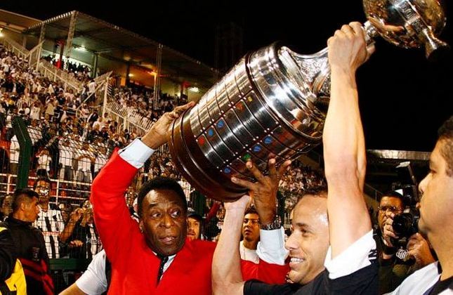 4° colocado - SANTOS (7 decisões) - Cinco finais de Libertadores: 1962 (campeão), 1963 (campeão), 2003, 2011 (campeão) e 2020 / Uma final de Recopa Sul-Americana: 2012 (campeão) / Uma final de Copa Conmebol: 1998 (campeão).