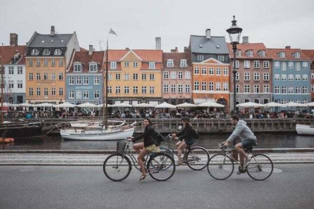 4º) Copenhage, Dinamarca: Copenhagen é uma cidade vibrante e cosmopolita, com uma população de cerca de 660 mil habitantes. É uma das cidades mais 'bike-friendly' do mundo.