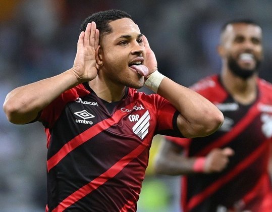 4 jogos e 2 gols na Libertadores 2022 - O jovem revelação do Athletico-PR foi decisivo no confronto das quartas de final, diante do Estudiantes, e marcou o gol da classificação do time.