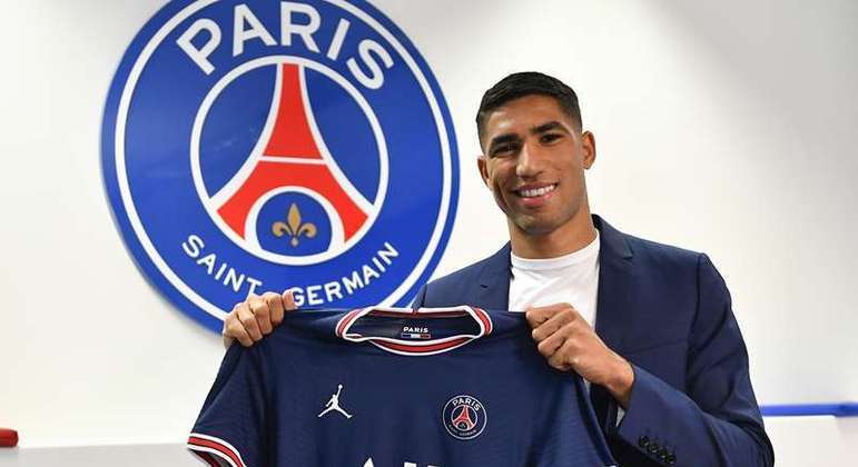4° lugar - Achraf Hakimi (22 anos) - Lateral-direito - Contratado pelo PSG - Ex-time: Inter de Milão - Valor da transferência: 60 milhões de euros (R$ 366 milhões).