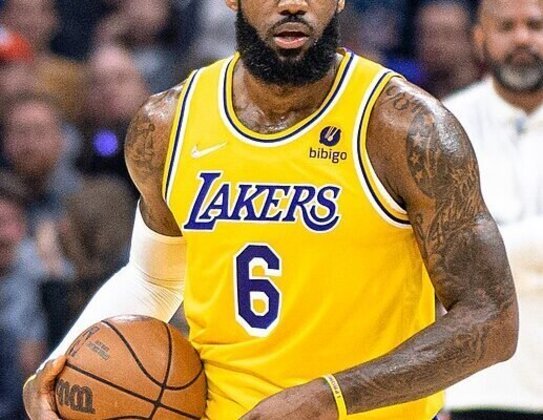 4º lugar: LeBron James (Estados Unidos) - O jogador de basquete do Los Angeles Lakers, na NBA, faturou 125,7 milhões de dólares (R$ 627 milhões na cotação atual) em 2023. - Foto: Erik Drost/Wikimedia Commons