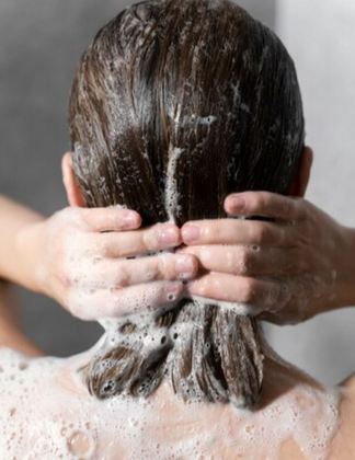 4- Use shampoo anticaspa 
