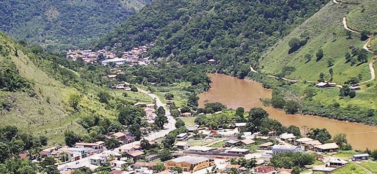 5º - Adrianópolis (PR) - Fica no Vale do Ribeira e pertence à Região Metropolitana de Curitiba (a 130 km da capital). Ocupa uma área de 1.349 km², a 154m de altitude.  Tem 5.900 habitantes. Clima subtropical.
