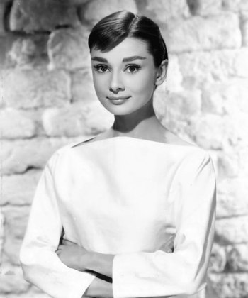 #5. Audrey Hepburn (1929-1993) - A atriz se tornou um ícone dos anos 50, nos EUA, tamanha a popularidade que atingiu. O canal de TV “VH1” a colocou em 34º na lista dos “200 Maiores Ícones da Cultura Pop de Todos os Tempos”.
