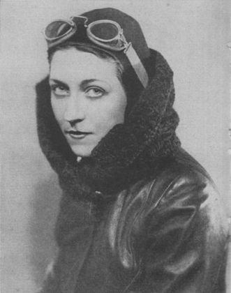 5 de janeiro marca uma tragédia que envolveu a pilota inglesa Amy Johnson, uma das pioneiras na Aviação, Ela sofreu um acidente durante o voo entre Prestwick (Escócia) e o sul da Inglaterra. Com o mau tempo, ela desviou da rota e caiu no rio Tamisa. O corpo nunca foi achado. 