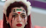 No mesmo 25 de novembro, uma torcedora do Irã aproveitou a Copa para protestar contra a forma como as mulheres são tratadas no país; quanto foi o jogo importa mesmo: Irã 2 X 0 Gales
