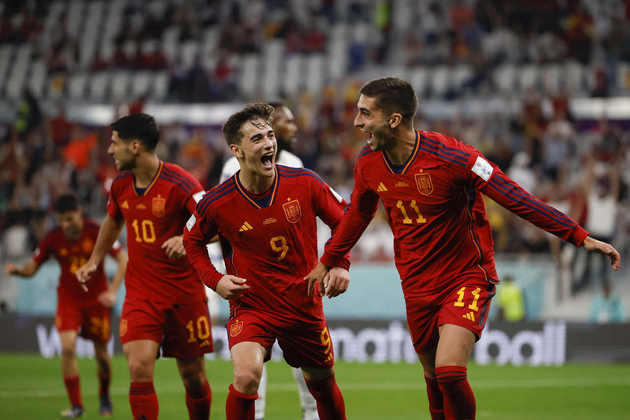 5º jogo das oitavas: A Espanha tem boas chances de classificação para a próxima fase. Com uma goleada na Costa Rica no primeiro jogo e um empate contra a Alemanha no segundo, os espanhóis precisam apenas de um empate para dependerem de si na próxima fase.