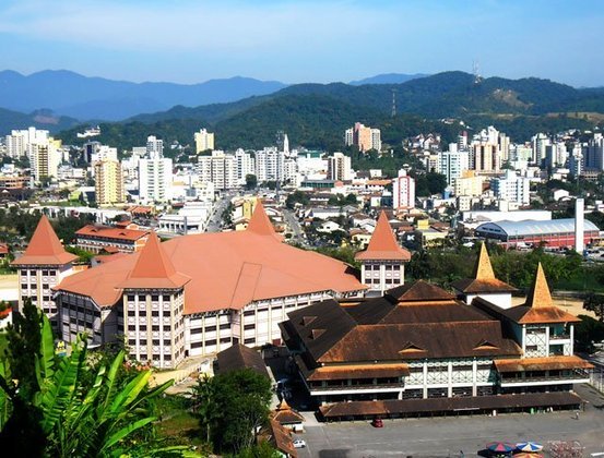 5º lugar - Brusque (SC) - 5,8 mortes a cada 100 mil habitantes. Fica a 40 km de Blumenau e 100 km de Florianópolis. Tem cerca de 135 mil habitantes.