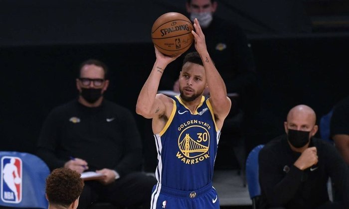 5º lugar - Stephen Curry (Golden State Warriors, NBA): 92,8 milhões de dólares (R$ 466,1 milhões)
