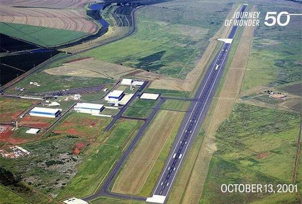 5º - O Aeródromo da Embraer, no município de Gavião Peixoto (SP) , tem a pista mais longa das Américas, com 4.967 metros de extensão. Isso permite receber um Boeing 747. Por sinal, o modelo precisaria usar apenas metade da pista para pousar. 