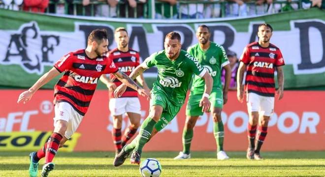 5ª RODADA - Flamengo (10 pontos) - O Rubro-Negro perdeu para a Chapecoense por 3 a 2 e foi alcançado na pontuação por Corinthians e Galo, mas seguiu na ponta pelo saldo de gol