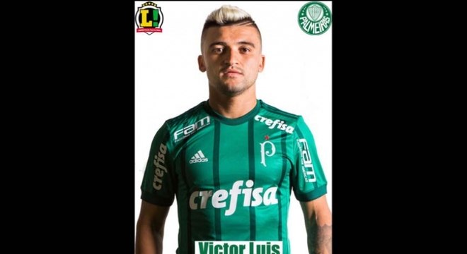 5,5 - Victor Luis - Único a acertar o gol de Fábio no primeiro tempo, não teve ajuda dos atacantes e ficou sobrecarregado no gol. Teve uma atuação regular.