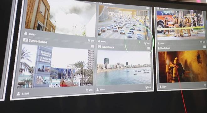 Centro de controle integra câmeras espalhadas pelas ruas com polícia, bombeiro e hospitais (Reprodução)