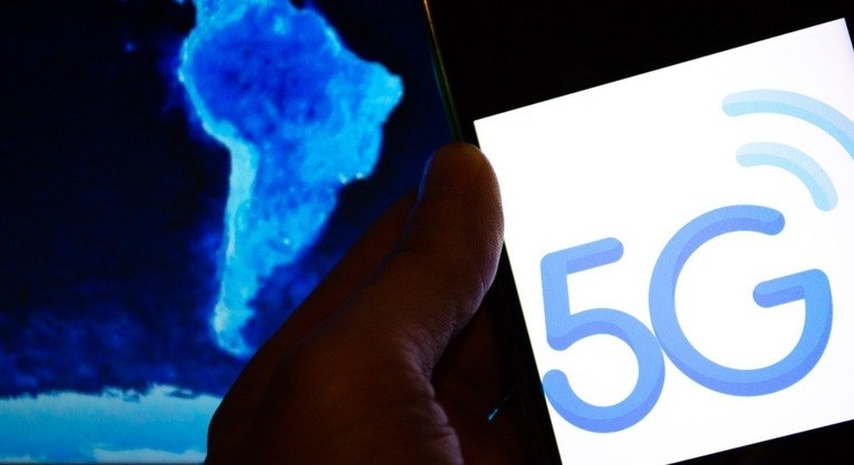 Celular com logo da internet 5G