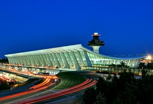 6° Aeroporto Internacional Washington Dulles – EUA - Inaugurado em 1960. Tem 48 km². Fica 42 km a oeste do Distrito de Columbia e tem  voos sem escalas para 125 destinos nacionais e internacionais por 36 companhias aéreas.