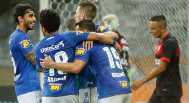 6) Cruzeiro - 37 jogos - 23 vitórias - 8 empates - 6 derrotas - 69,37% de aproveitamento