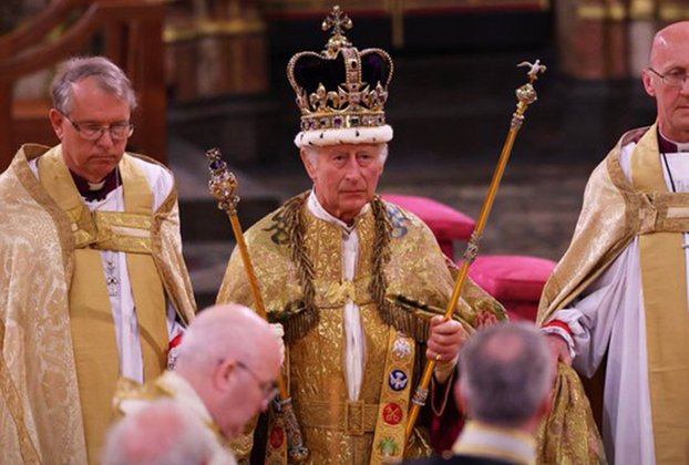 6 de maio: Depois de quase oito meses da morte da rainha Elizabeth II, o rei Charles III foi coroado na Abadia de Westminster, em Londres, aos 74 anos.