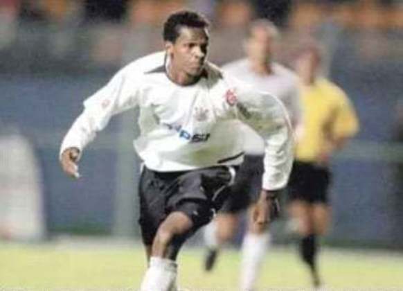 6º lugar - Campeonato Brasileiro de 2004 - Corinthians somou 31 pontos, 45% de aproveitamento *(Brasileirão de 2003 contava com 24 clubes na Série A)